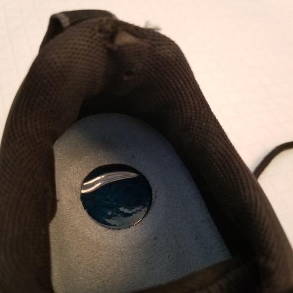 Under Armor Charged Assert Running Shoe Size 6.5 Flaw On Heel See Photos - Picture 7 of 10